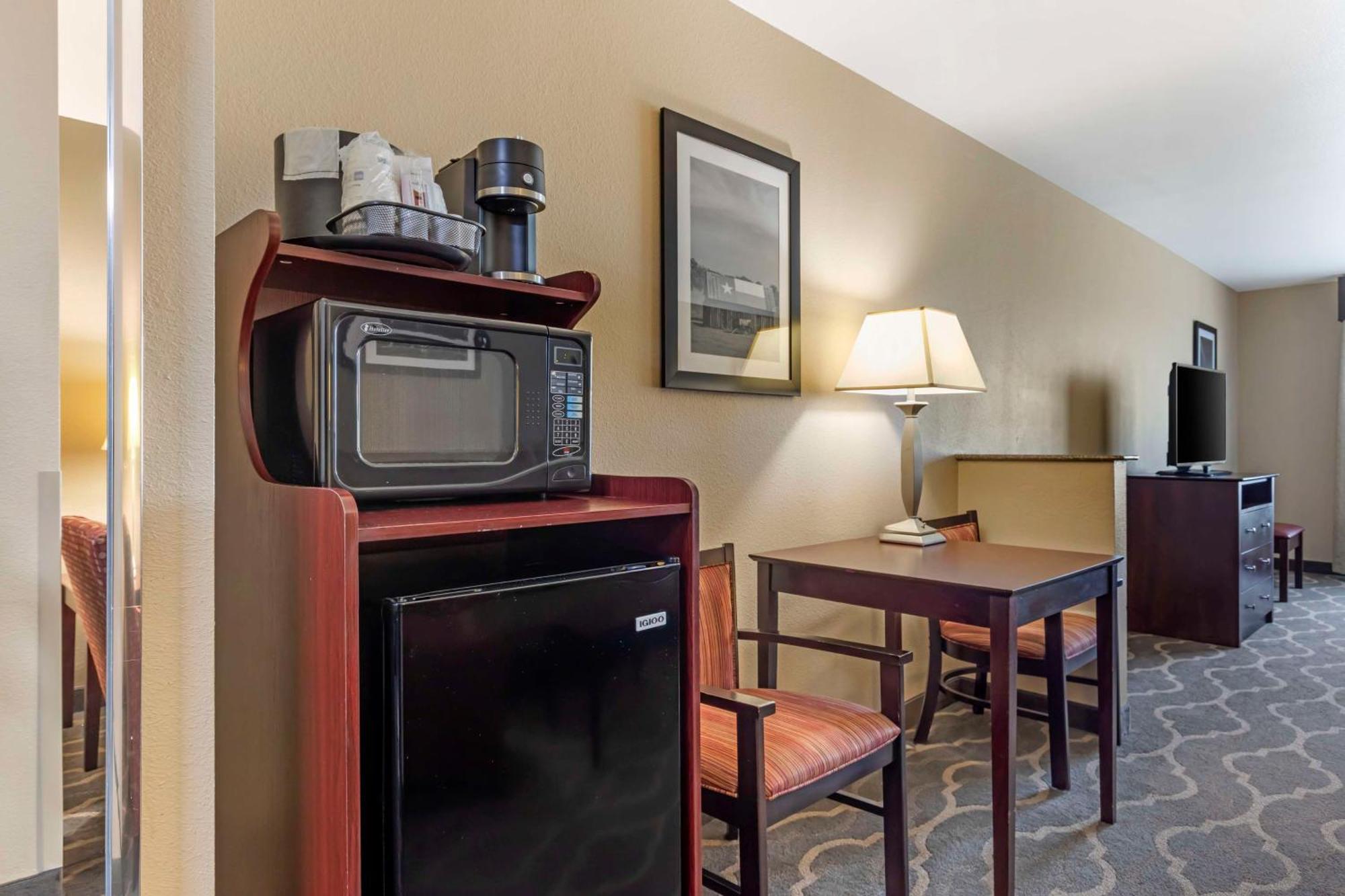 Best Western Plus Burleson Inn & Suites Dış mekan fotoğraf