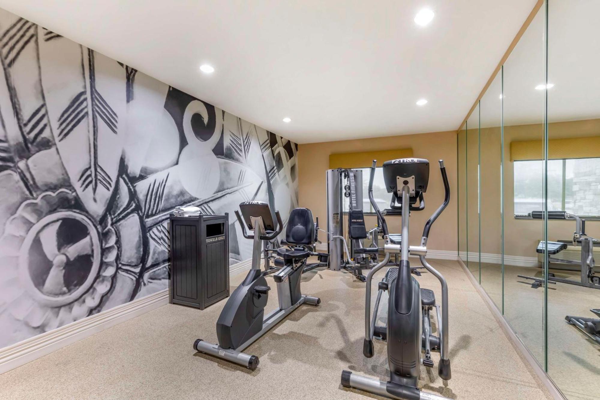 Best Western Plus Burleson Inn & Suites Dış mekan fotoğraf